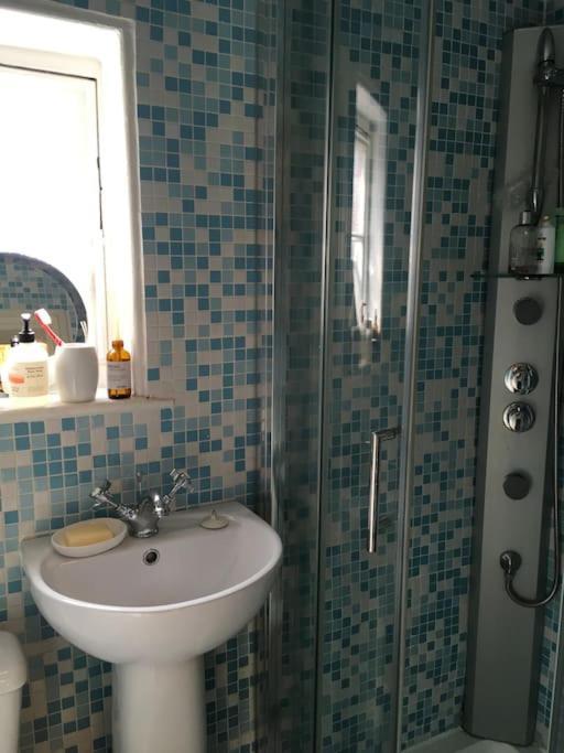 Stylish Two Large Double Bedroom House In Central Harrogate With On Street Parking Exterior photo